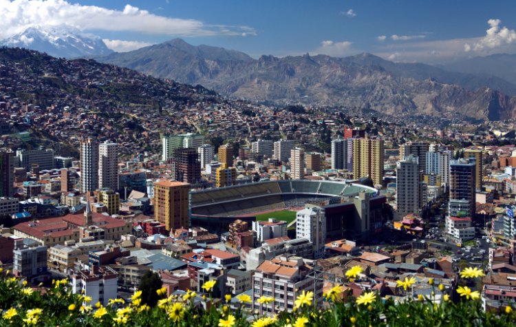 WANDER THE STORIED STREETS OF LA PAZ