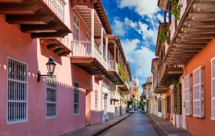 Colonial Architecture and Kaleidoscopic Streets