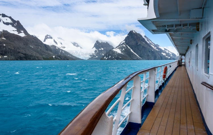 Chilean Fjords sustainably with cruises