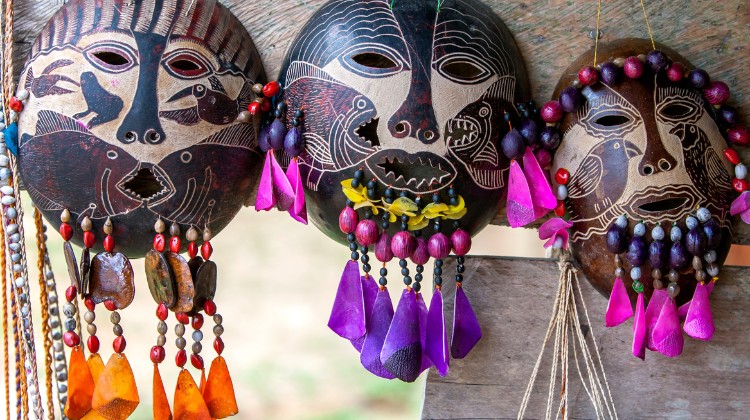 Where-to-buy-souvenirs-in-Tambopata