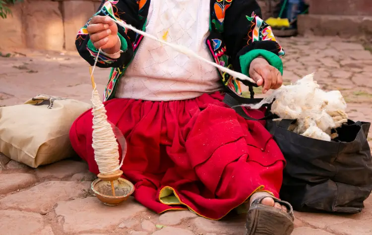 Immersive Encounters with Local Communities