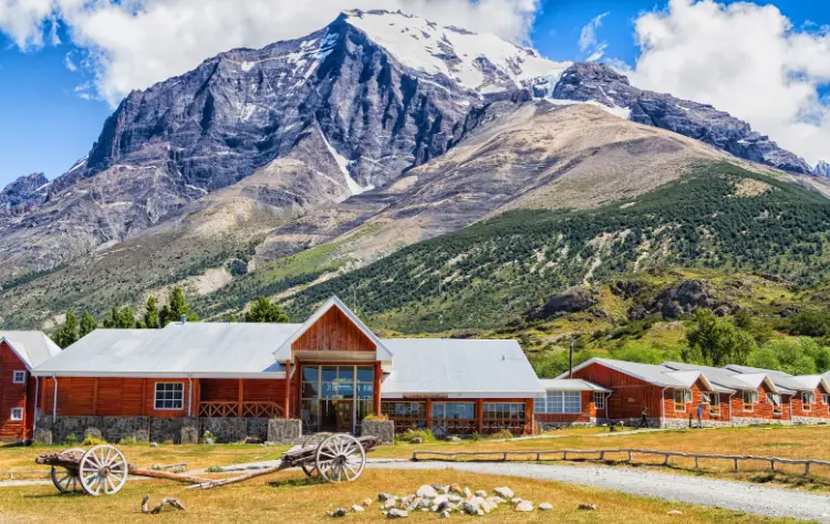 Lodges That Belong to the Land