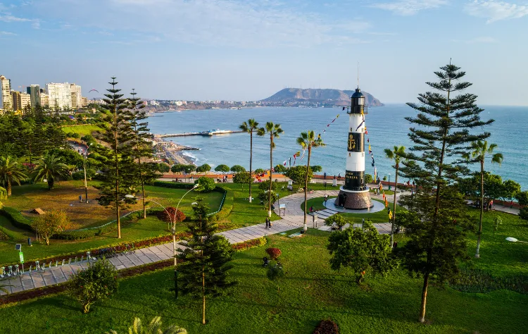 Lima and the Urban Coastline