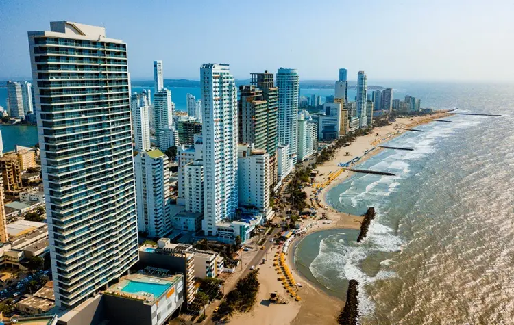 The Relationship Between Cartagena and the Islands